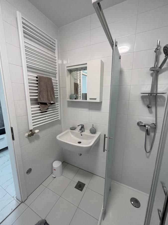Anton Apartment *